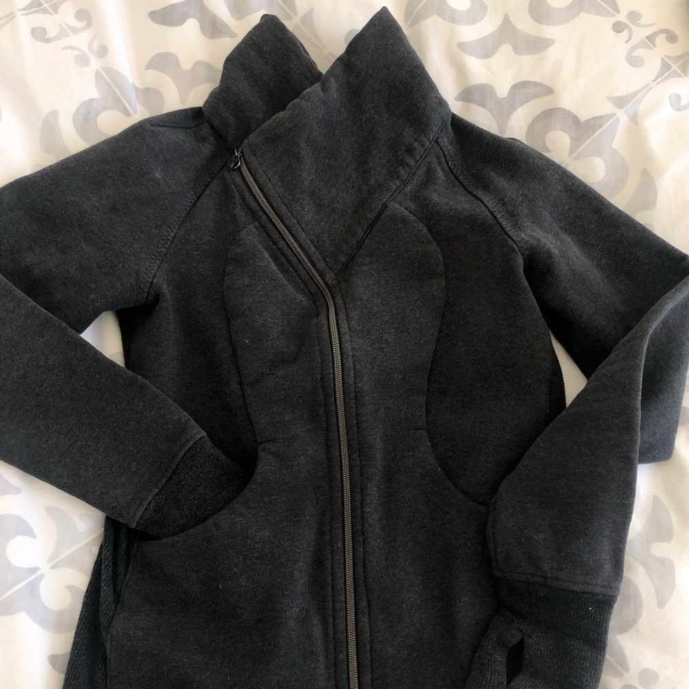 Small lululemon zip up sweatshirt